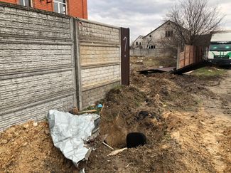 A firing position dug next to a Russian base in Bohdanivka. April 11, 2022