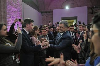 Petro Poroshenko thanks supporters at his campaign headquarters on election day.