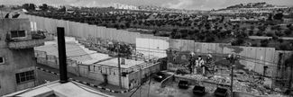 Стена между Айдой и Гило — соответственно палестинским лагерем беженцев и еврейским поселением близ Вифлеема.