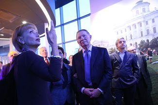 Заместитель директора «Ельцин-центра» Людмила Телень и бывший президент Украины Леонид Кучма
