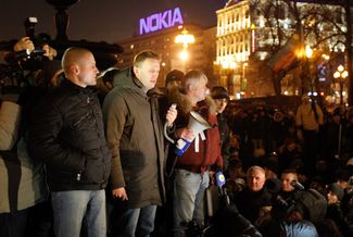 Oligarch Mikhail Prokhorov, who lost the election, addressed the crowd: “I will fight for a free country where our citizens will vote not out of fear, but out of dignity.” Then, Alexey Navalny spoke: “Yesterday was a hard day. What, did you expect anything else?”. During the speeches, riot police with shields surrounded Pushkin Square. After Vladimir Ryzhkov announced the end of the rally, Left Front leader Sergey Udaltsov urged people not to leave the square. The police began to disperse the remaining protesters. 