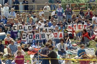Schoolchildren in Missouri greet Gorbachev before a speech. Fulton, MO; May 6, 1992