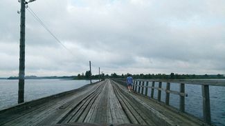 Мост на остров Сладкий с материка