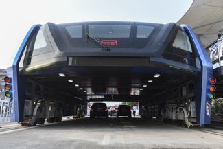 Машины проезжают под TEB-1, Циньхуандао, 2 августа 2016 года