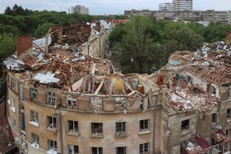 Разрушенная крыша дома во Львове