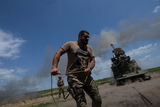 Удар из гаубицы «Богдана» по российским позициям под Бахмутом — как его видят сами украинские артиллеристы