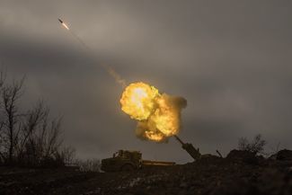 Момент удара ВСУ по российским позициям в Донецкой области из САУ Archer 
