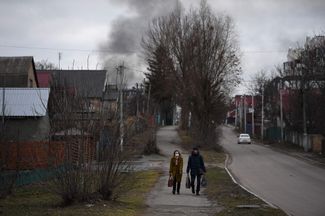 Поселок Гостомель в Киевской области. Там расположен аэродром Антонов, за контроль над которым 24 февраля шли ожесточенные бои