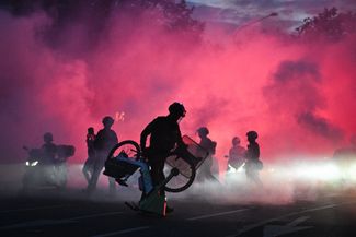 Clashes between police and fans in Paris