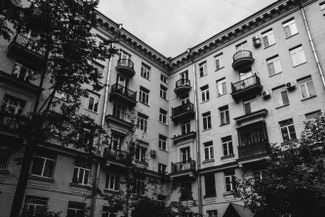 The courtyard of Yelena Andreyeva’s apartment building in St. Petersburg.