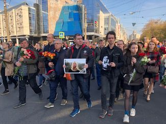 Шествие в день похорон Ирины Славиной. Нижний Новгород, 6 октября 2020 года