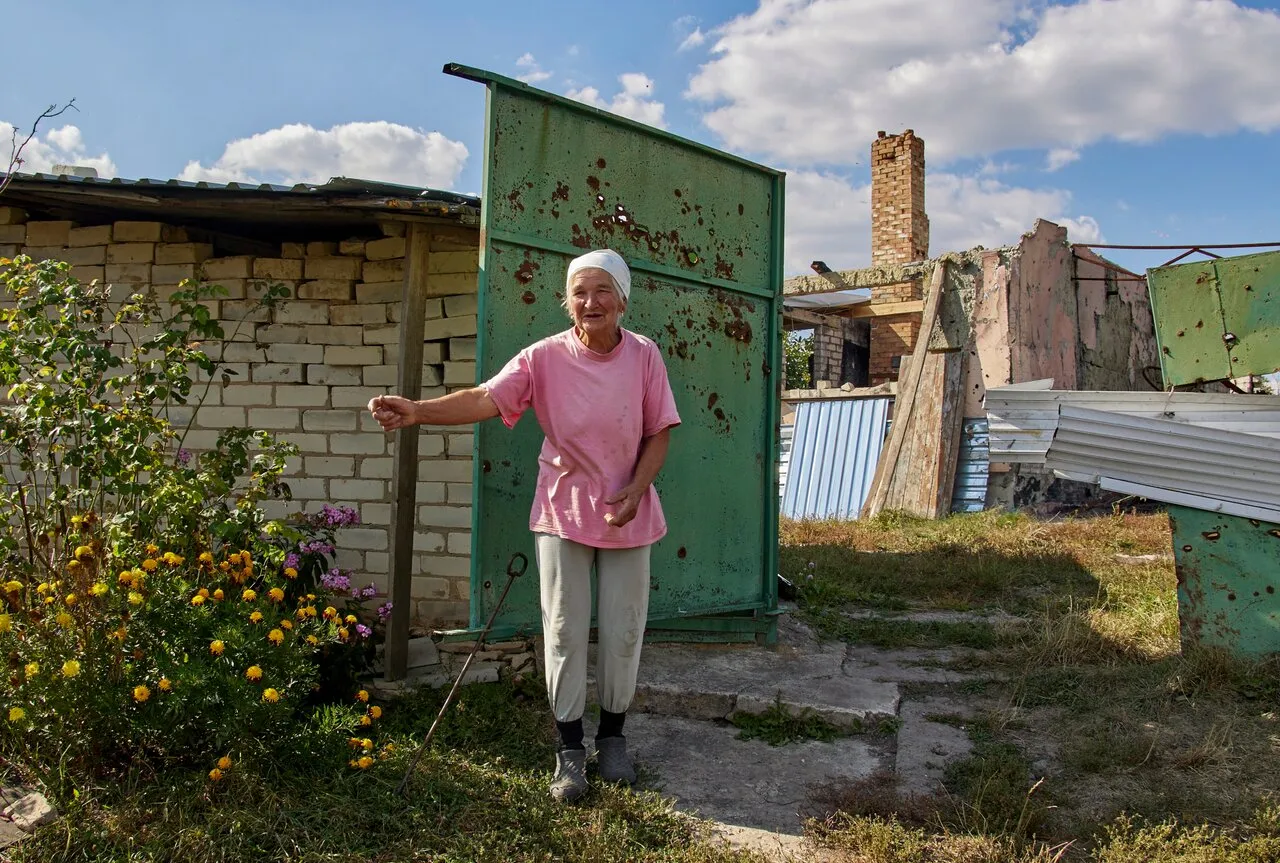 Опустевшие города и села Украины. В прифронтовом Орехове почти нет  уцелевших домов. В освобожденной Дементиевке остается одна пожилая  жительница Пятьсот семьдесят второй день войны. Фотографии — Meduza