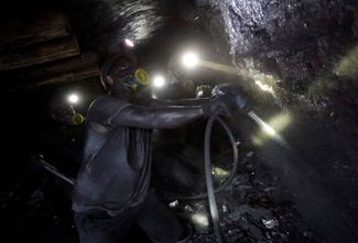 Добыча угля на шахте имени Л.И. Лутугина в городе Торез в Горловском районе, который с 2014 года находится под контролем самопровозглашенной ДНР