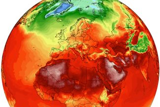 Распределение <a href="https://climatereanalyzer.org/about/datasets.php" target="_blank">температуры</a> (в двух метрах от земли) 12 июля 2021 года. Оттенками красного отмечена температура около 30 градусов и выше