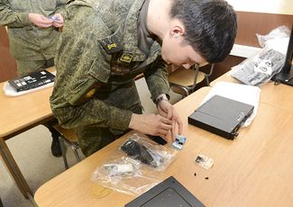 Занятие по информатике в Череповецком высшем военном училище, декабрь 2016 года
