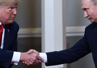 Рукопожатие Дональда Трампа и Владимира Путина, 16 июля 2018 года.