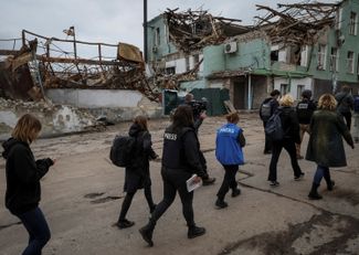 Journalists in the town of Balakliya after it was liberated by Ukrainian troops. September 13, 2022