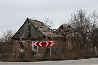 Дом в Семеновке, разрушенный во время обстрелов