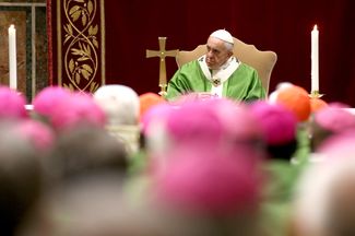 Папа Франциск на встрече в Ватикане, посвященной борьбе с преступлениями сексуального характера против несовершеннолетних