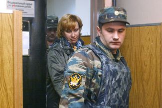 Начало слушаний по уголовному делу Светланы Бахминой в Симоновском суде Москвы. Октябрь 2005 года
