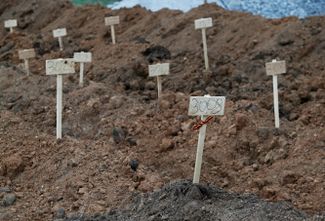 Новые захоронения на кладбище в Старом Крыму