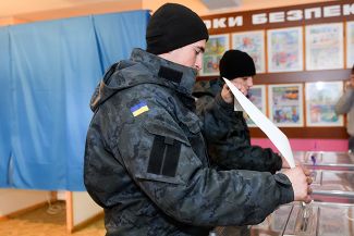 Голосование на одном из участков Славянска. 26 Октября 2014-го