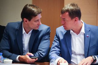 Дмитрий Гудков и кандидат от ЛДПР Михаил Дегтярев на встрече с муниципальными депутатами