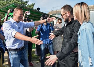Oleg Navalny was released from prison in summer 2018. Alexey went to meet him. June 29, 2018.