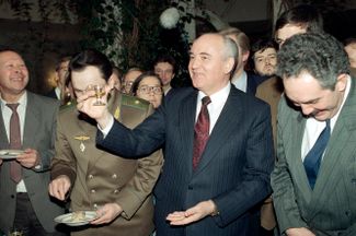 Михаил Горбачев в московской гостинице «Октябрьская» после своей отставки с поста президента СССР. 26 декабря 1991 года