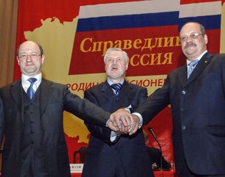 Слева направо: Александр Бабаков («Родина»), Сергей Миронов (РПЖ), Игорь Зотов (РПП) во время объединительного съезда, на котором была создана «Справедливая Россия». 29 октября 2006 года