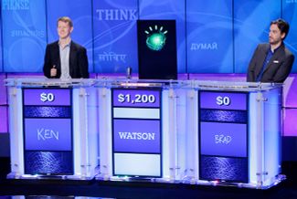 Кен Дженнингс, робот Watson и Брэд Руттер на телевикторине Jeopardy! 13 января 2011 года