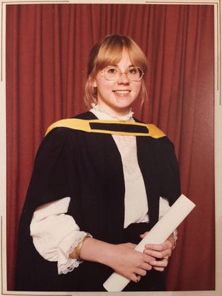 Сью Добсон — выпускница Витватерсрандского университета. ЮАР, 1983 год
