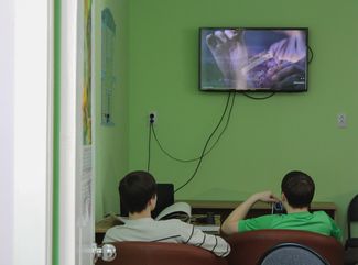 Подростки в кабинете психологической разгрузки в «Уральском подворье», март 2018 года