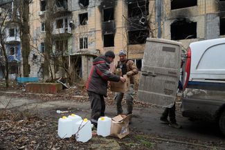 Украинский священник по имени Олег привез гуманитарную помощь жителям Авдеевки