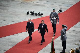 Олаф Шольц и премьер Китая Ли Цян в Берлине. 20 июня 2023 года