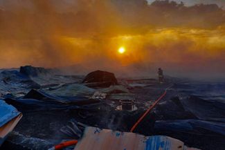 Пожар после падения обломков сбитых беспилотников в Куцурубской общине Николаевской области