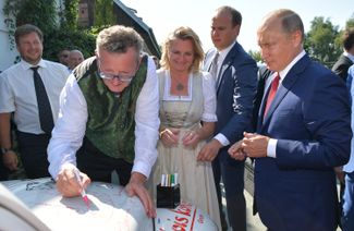 Путин на свадьбе Карин Кнайсль. Гамлитц, Австрия, 18 августа 2018 года