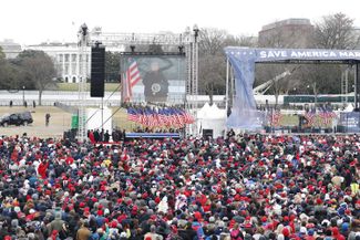 Дональд Трамп выступает на митинге 6 января 2021 года перед своими сторонниками в Вашингтоне<br><br>