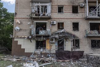 Residents of Slavyansk clear rubble after the Russian strike. June 13, 2026