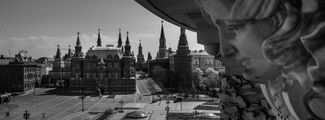 Кариатида гостиницы «Националь», вид на Кремль и Исторический музей