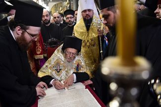 Ecumenical Patriarch Bartholomew signs the Tomos of Autocephaly of the Orthodox Church of Ukraine at St. George Patriarchal Cathedral. January 5, 2019.