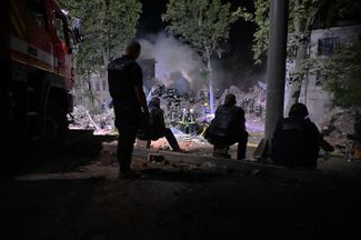 Rescue workers at the site of the destroyed dormitory in Kharkiv. August 17, 2022.