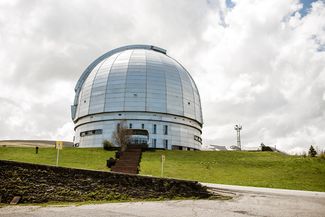Вид на Большой азимутальный телескоп