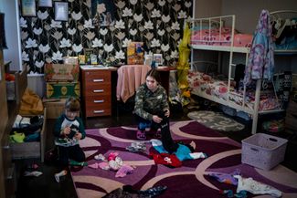 Pupils of the family organization for orphans in the town of Zolote gather things in case of evacuation. Sievierodonetsk district, Luhansk region, February 21