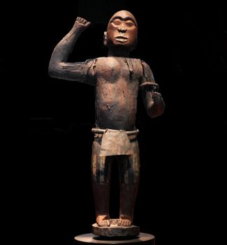 Статуя короля Гезо в Музее набережной Бранли в 2019 году (до возвращения в Бенин)