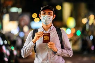 Житель Гонконга со специальным британским паспортом