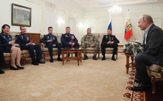 Путин и военные в Ново-Огарево