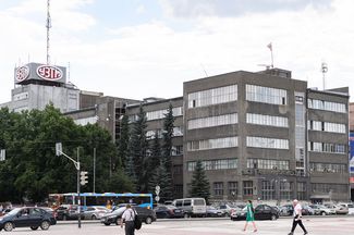 The Uralmashzavod building constructed in 1935 with Béla Sheffler’s assistance as seen in present-day Yekaterinburg.