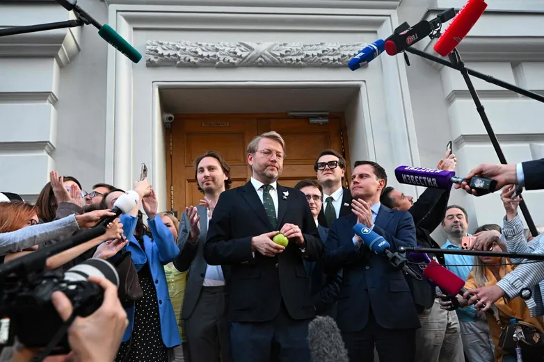 Meduza’s sources close to the Kremlin say Putin’s team registered an antiwar party as an experiment and shut it down, banning Yabloko from the ballot, when the polling came back