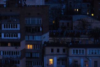 A rare light in the windows of apartment buildings in Kyiv. According to the UN, roughly 370,000 refugees had fled Ukraine from February 24–28.
